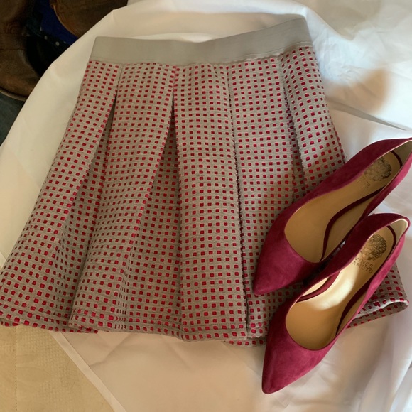 VINCE CAMUTO HEELS. SZ: 8M (box included) - Picture 6 of 7